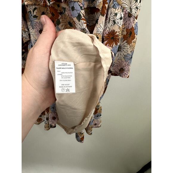 ASTR The Label Floral Tiered Ruffle Mini Dress Size Medium - Picture 6 of 7